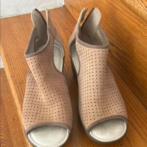 Skechers Tan Sandals with Modern Design